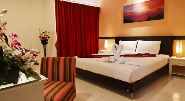 Kata Beach Center Hotel