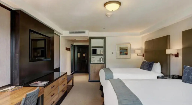 Четырёхместный номер Superior The Pines Lodge, a RockResort, by Vail Resorts