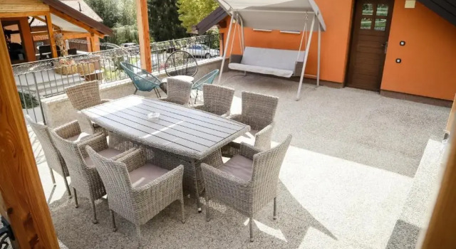 Коттедж с 3 комнатами Apartment Čarolija