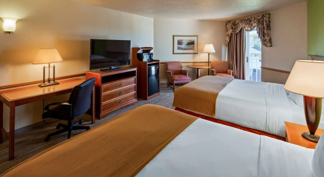 Standard Vierer Zimmer mit Balkon Apple Tree Inn; SureStay Collection by Best Western