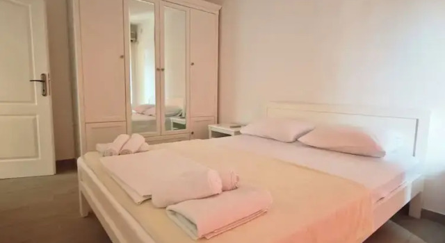 Семейные апартаменты с 2 комнатами с балконом и с видом на сад Luna Apartments