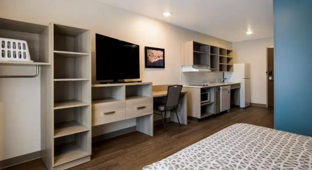 Люкс WoodSpring Suites Grand Rapids Kentwood