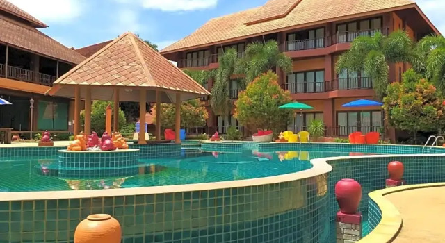 Двухместный номер Deluxe с балконом и с видом на бассейн Andamanee Boutique Resort Aonang Krabi