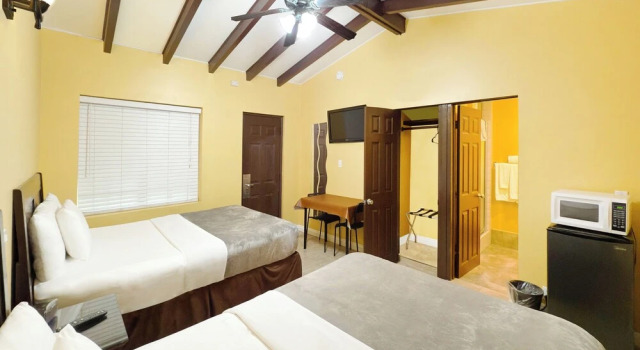 Четырёхместный семейный номер Standard El Patio Inn - Near Universal Studios Hollywood