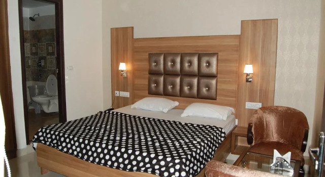 Hotel Waves, Varaa Hotelli Zirakpur Haryana