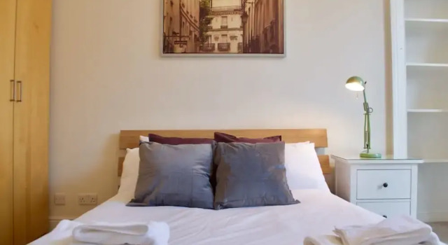 2 Bedroom Flat Near City Centre