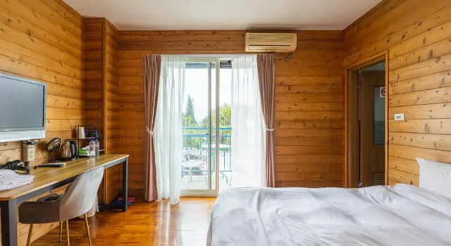 Двухместный номер Standard с видом на горы Bishui Shanju Lakeside B&B