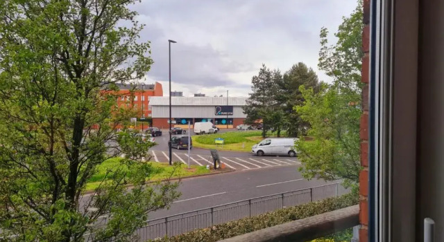 Emerald Blossom-Central Warrington, Luxurious Yet Homely, WiFi, Secure Parking, Забронировать Отель Отели Уоррингтон с парковкой, рядом с Museum of Policing in Cheshire, Парковка