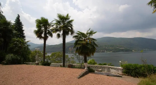 Villa Rina Deluxe and Cottage, Book Villa Porto Ceresio Lake Lugano