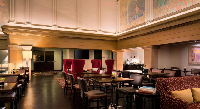 Двухместный клубный номер Standard Renaissance Denver Downtown City Center Hotel
