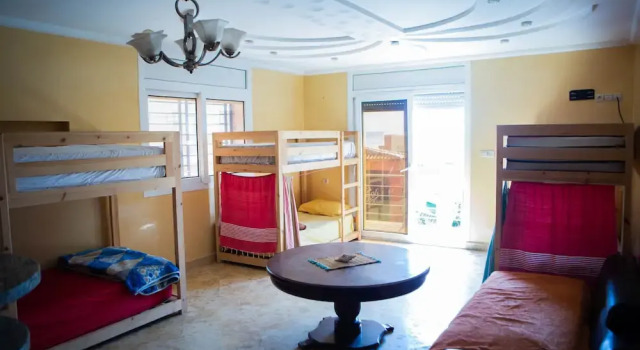 Кровать в общем номере Mubaradise Surfcamp
