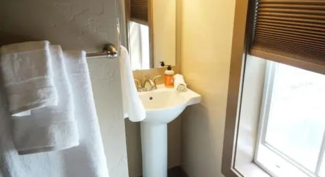 Mike's Penthouse Suite, Забронировать Отель Фрайдей-Харбор San Juan Islands, рядом с Историческое сообщество и музей San Juan