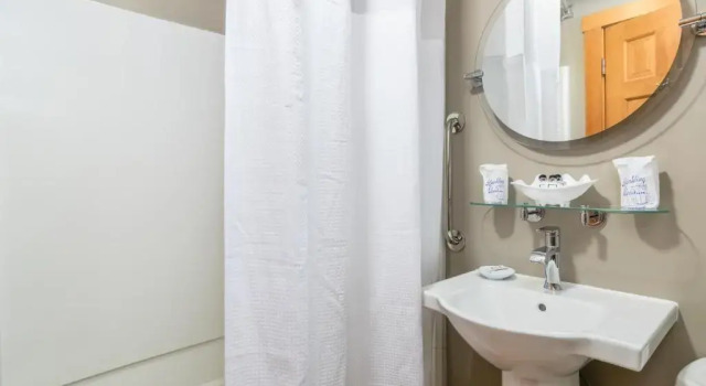 Четырёхместный номер Standard Grey Fox Inn