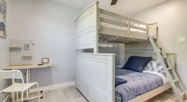 Lago Vista Vacation Rental w/ Fireplace!, Забронировать Дом для отпуска Отели Лаго-Виста с парковкой, Парковка