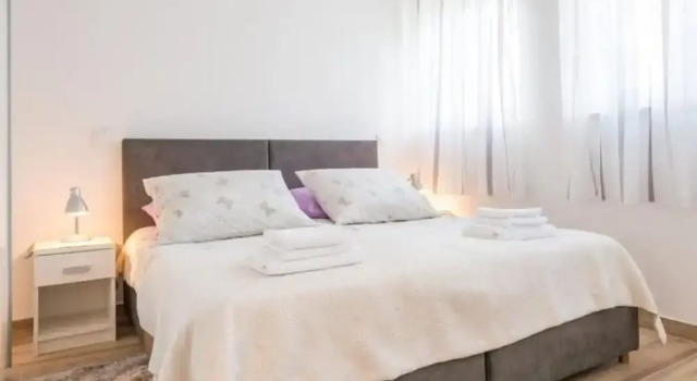 Apartment Luce Royal - One Bedroom Apartment With Balcony and Sea View