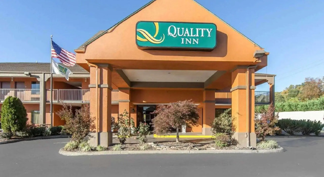 Кровать в общем номере Quality Inn Johnson City near Downtown
