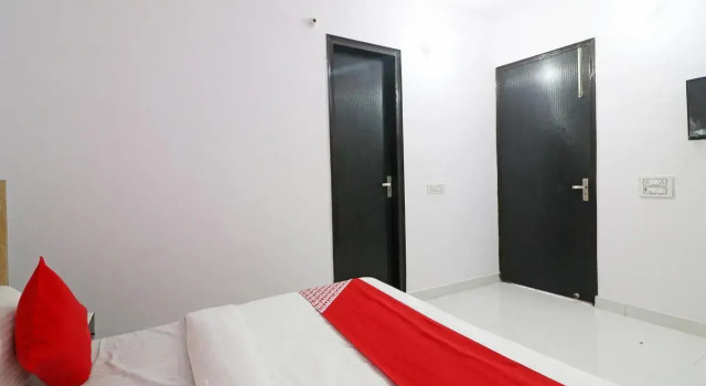 Red Carmine by OYO Rooms, จอง โรงแรม นิวเดลี Delhi NCR