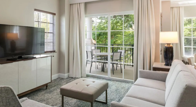Двухместный номер Standard с балконом Marriotts Lakeshore Reserve