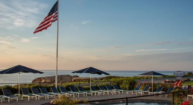 Двухместный номер Standard с балконом и с красивым видом из окна Atlantis Oceanfront Inn Gloucester