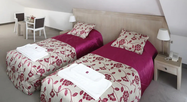 Hotel&SPA Dwór Droblin, Забронировать Курортный отель Отели Люблинского воеводства с парковкой, Парковка