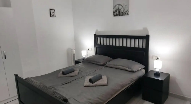 2-bedroom Apartment-close to Beaches and Center