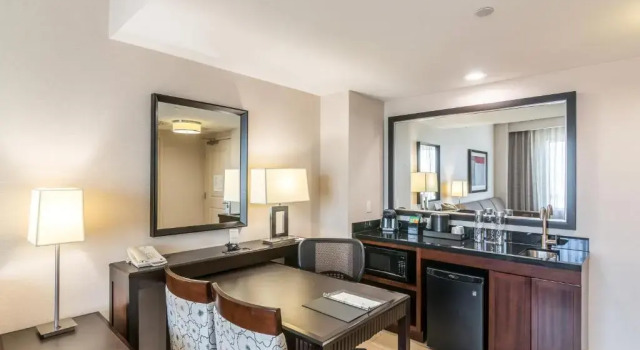 Люкс Embassy Suites Palmdale