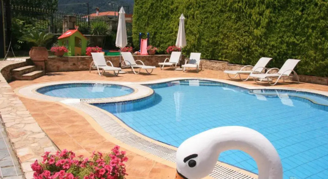 Kastro, Book Hotel Chrisi Akti 