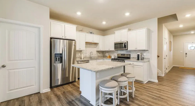 Апартаменты 5 Mi to Bethany Beach: Townhome w/ Pool!