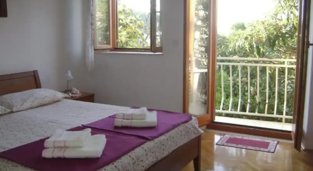 Beach Front Villa a Stone Throw Away From the sea, Забронировать Вилла Отели Цавтат с парковкой, рядом с Пляж Циста Лука 1, Парковка