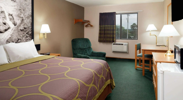 Super 8 by Wyndham Omaha NE, Book Mini-hotel Hoteller i Omaha med parkering, Parkering