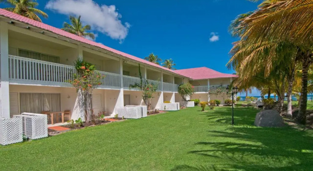 Четырёхместный номер Standard с видом на сад Radisson Grenada Beach Resort