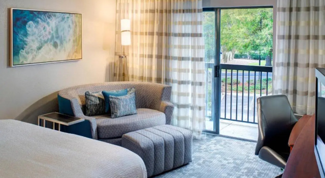 Номер Standard с балконом Courtyard by Marriott Columbia Northeast/Fort Jackson Area
