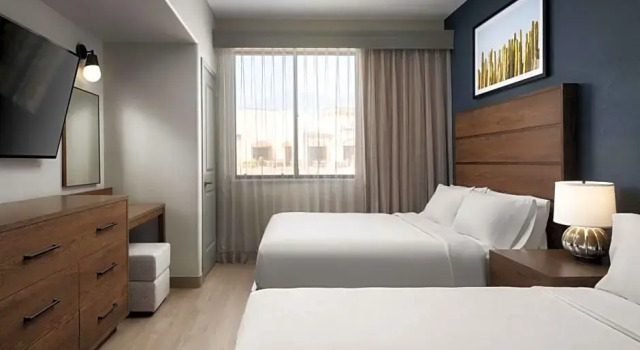 Четырёхместный люкс с 2 комнатами Embassy Suites Tucson - Paloma Village