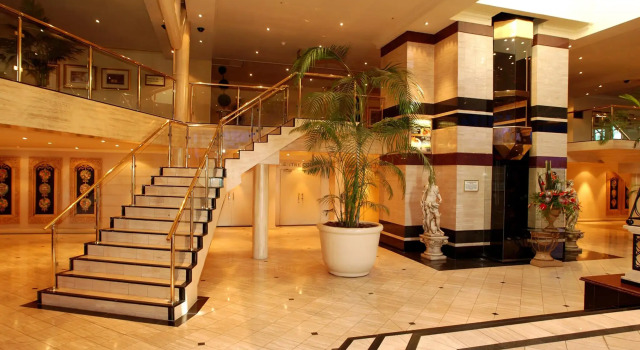 Peermont Metcourt Suites at Emperors Palace Johannesburg, Book Hotel SPA-hoteller i Kempton Park, SPA