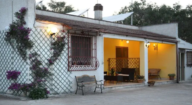 B&B Villa Lucia, Book Bed and Breakfast Hotels in Mesagne with Parking, Parking