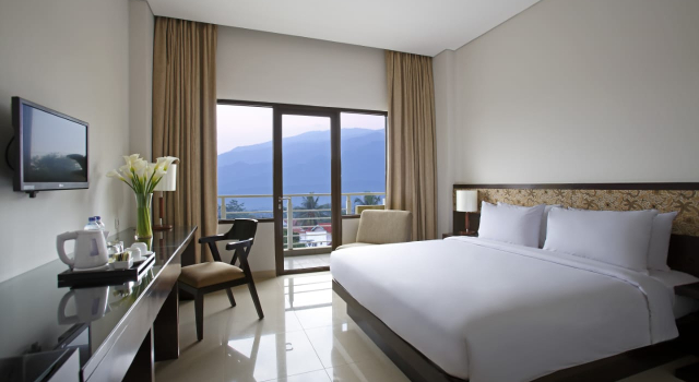 Balkonlu Süper çift kişilik oda Hotel Santika Purwokerto