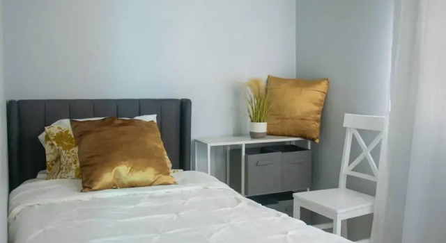 Apt 2 Stylish 2 bed Cosy and Comfortable, Book Lejlighed St.John.s 