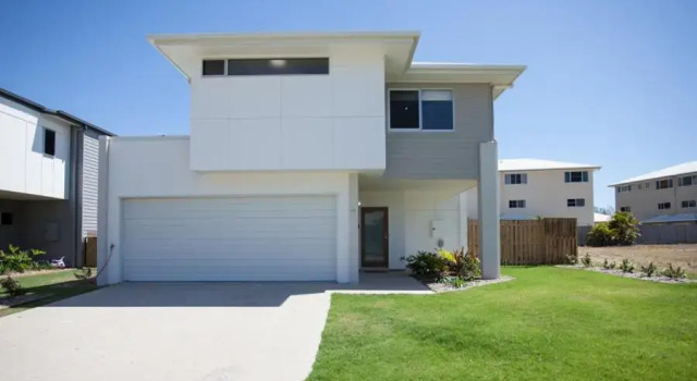 Petrie Beach Holiday Home