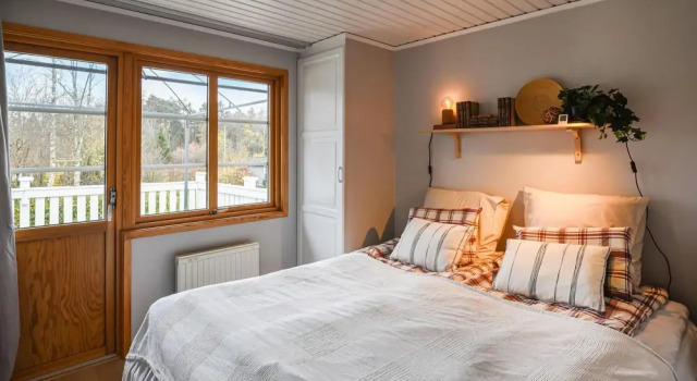 2 Bedroom Awesome Home In Brastad, Book Hotel  