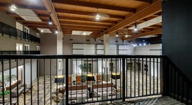Номер Standard с балконом Doubletree By Hilton Mt. Vernon