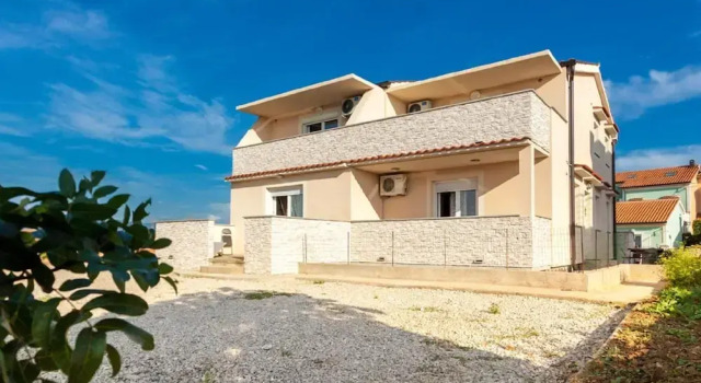 Апартаменты Apartment in Omisalj With Rooftop Terrace