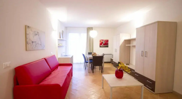 Полулюкс Deluxe Hotel Arezzo ASC