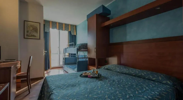 Четырёхместный номер Standard Park Hotel Perù ***S
