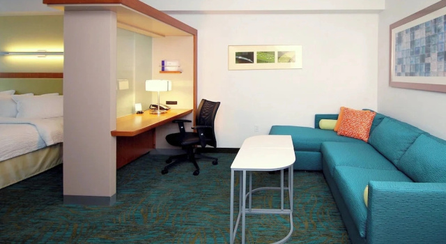 Четырёхместный люкс SpringHill Suites by Marriott Las Vegas North Speedway