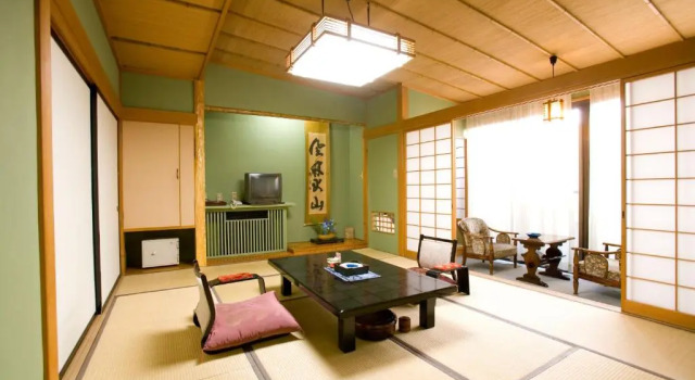 Kikori, Boek Hotel Fuefuki 