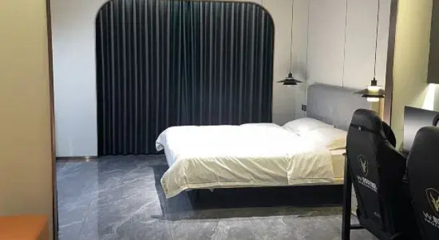 Люкс Yicheng W E-Sports Hotel (Zizhong Road Daxia City)