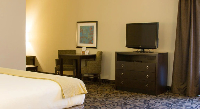 Четырёхместный номер Standard Holiday Inn Express & Suites - Cleveland Northwest by IHG