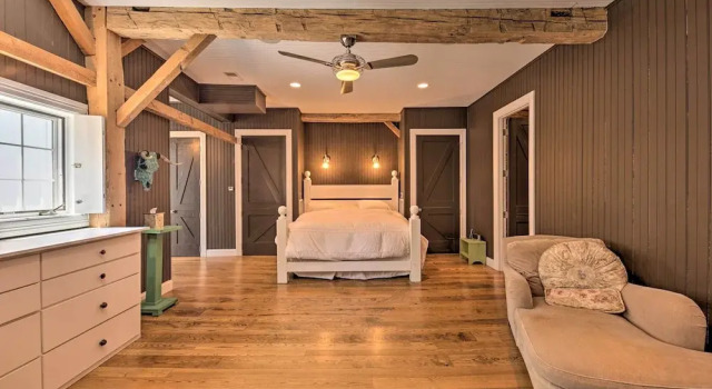 Luxe Barndominium w/ Home Gym, Theater, & More!, Boek Vakantiehuis Walworth Wisconsin