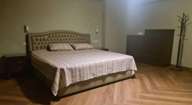 Spacious Executive Luxury Apartment With Balcony
