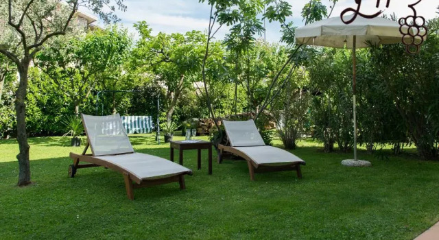 B&b Il grappolo Foresteria Lombarda, Забронировать Отель «постель и завтрак» Отели Лугана-ди-Сирмионе с парковкой, Парковка